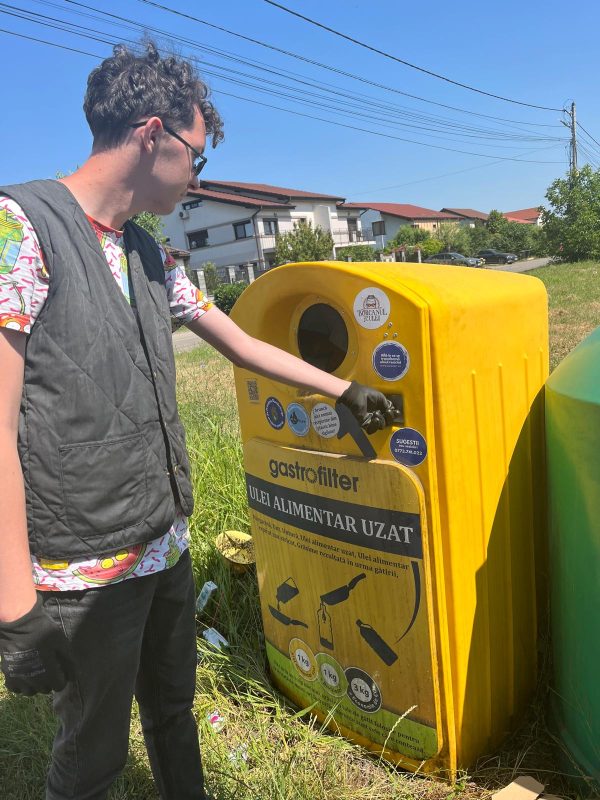 Cum arată un oilbox destinat colectării uleiului alimentar uzat.